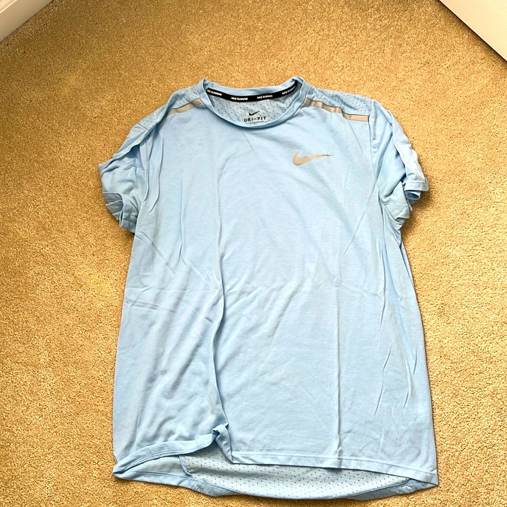 Men’s Nike dri-fit short sleeve shirt.